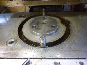 circular T-slot on a milling machine (717)